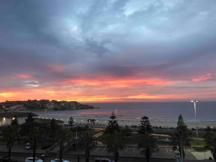 Bondi Beach Waves Beachfront Apartment Sydney Luaran gambar